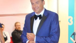 Γιώργος Λιάγκας: Τα σκληρά σχόλια για το δημόσιο φιλί της Μουτάφη στο σύντροφο της