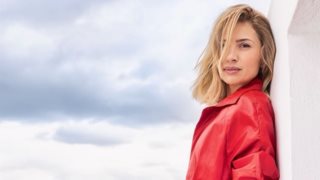 Η Μαρία Ηλιάκη με το παντελόνι τάση της χρονιάς σε ένα ιδιαίτερο χρώμα