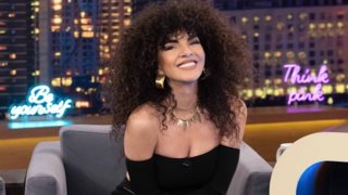 Η Μαρία Σολωμού με το πιο απρόσμενο (αλλά πολύ κομψό) χρώμα πεντικιούρ για καλοκαίρι