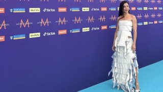 Εντυπωσίασε η Μαρίνα Σάττι στο τιρκουάζ χαλί της Eurovision