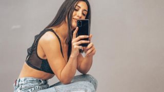 Viral Of The Day: Η αλήθεια για τον αδελφό της Ευγενίας Σαμαρά που έγινε viral λόγω γενεθλίων