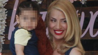 Η Μαρία Ηλιάκη απαθανατίζει την μικρή της, Κατερίνα