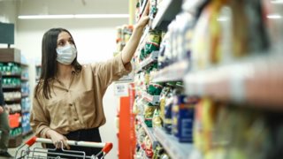 Τέλος η μάσκα μετά το Πάσχα σε σούπερ μάρκετ και κομμωτήρια - Το σχέδιο μέχρι την πλήρη άρση των μέτρων