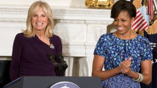 Jill Biden | Το δώρο που έστειλε στη Michelle Obama από τον Λευκό Οίκο