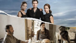 Άγριες Μέλισσες: Δεν φαντάζεστε τι κοινό έχει με τη σειρά «Το Νησί»