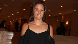 Η Μαρία Σάκκαρη όπως δεν την έχουμε συνηθίσει | Η βραδινή εμφάνιση με κοντό σορτσάκι