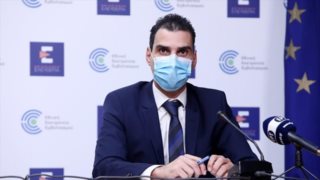 Θεμιστοκλέους: Το καλοκαίρι θα είμαστε πολύ κοντά σε κανονικότητα - Πότε θα φύγει η μάσκα σε κλειστούς χώρους