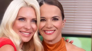 Η Ελιάνα Χρυσικοπούλου ποζάρει με την Ελένη Μενεγάκη … σα να μην πέρασε μια μέρα