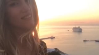 Αθηνά Οικονομάκου: Διακοπές στη Μύκονο με τους άντρες της ζωής της!