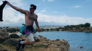 Eye Candy | O Γιάννης Κουκουράκης γιορτάζει τα γενέθλιά του με την πιο hot πεζοπορία που είδες σήμερα