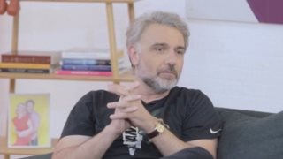 Φάνης Μουρατίδης: "Έχασα πολύ μικρός την αδερφή μου. Συνειδητοποίησα τι σημαίνει θάνατος, αυτό το αίσθημα μοναξιάς που σε πνίγει"