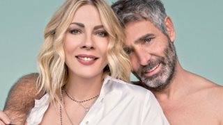 Σμαράγδα Καρύδη &amp; Θοδωρής Αθερίδης: Φωτογραφίζονται μαζί στο κρεβάτι και μιλούν για τη σχέση τους