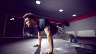 Keep Fit: Η γρήγορη πρωινή προπόνηση για να είσαι μάχιμος όλη μέρα