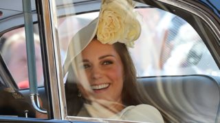 Kate Middleton: Γιατί όλοι σχολιάζουν (αρνητικά) την εμφάνισή της στον γάμο του Harry;