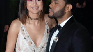 Selena Gomez – The Weeknd
: Το spooky ραντεβού τους που έγινε viral στα social media