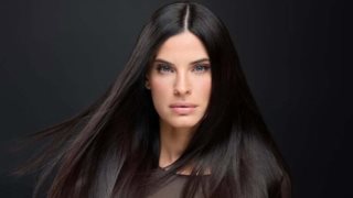 Αγνώριστη η Χριστίνα Μπόμπα | Η μεγάλη αλλαγή στα μαλλιά της