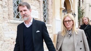 &quot;Μια όμορφη κατάξανθη οικογένεια&quot; | Στην Ερμιόνη ο Παύλος Ντε Γκρες με τη Marie Chantal και τα πέντε παιδιά τους