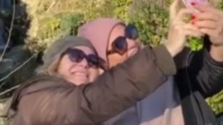 Βίκυ Σταυροπούλου και Μαρία Καβογιάννη βασανίζονται για μια selfie και βγάζουν τρελό γέλιο [βίντεο]