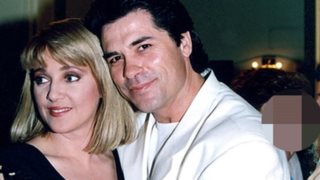 37 χρόνια πριν: Η Ρούλα Κορομηλά νύφη στο πλευρό του Πάνου Μιχαλόπουλου με το νυφικό που άφησε ιστορία