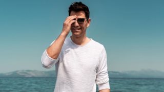 Η οικογενειακή φωτογραφία του Σάκη Ρουβά με τις κόρες του!