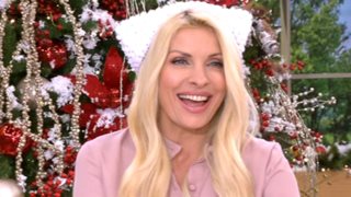 Ελένη Μενεγάκη: Γέμισε Χριστουγεννιάτικα δέντρα το πλατό της! Όσα είπε για το στολισμό στο σπίτι της