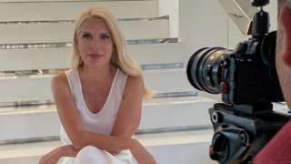 Ελένη Μενεγάκη: «Φώτα... κάμερες.. πάμε...!» | Οι νέες εντυπωσιακές λήψεις από το νέο της επαγγελματικό βήμα