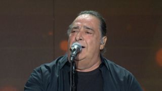 J2US | Η εντυπωσιακή εμφάνιση του Βασίλη Καρρά στη πρεμιέρα