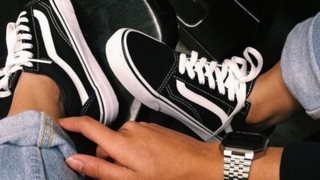 Viral of the Day: Ξέρατε ότι όπως και να πετάξετε τα Vans σας θα προσγειωθούν όρθια;