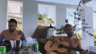 Video Of The Day: Οι MEΛΙSSES με μαγιό στην Αντίπαρο τραγουδούν το «Δεν με θέλουν» του FY και εκείνος σχολιάζει μοναδικά!