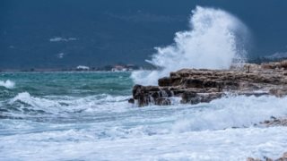 Φθινοπωρινό το σκηνικό του καιρού σήμερα - Δροσιά για την εποχή, θυελλώδεις άνεμοι και τοπικές βροχές