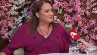 H Ρένια Λουιζίδου για το "πείραγμα" στο πρόσωπο: "Έχω κάνει botox, αλλά φαινόμουν άγρια και παράξενη"