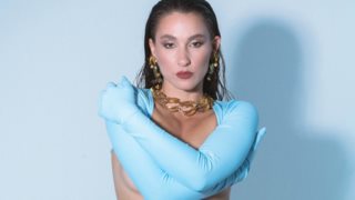 Η Evangelia τραγουδά &quot;Mykonos&quot; και  μας ταξιδεύει στο &quot;νησί των ανέμων&quot; μέσα από το νέο της βίντεο κλιπ