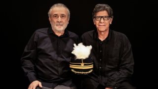 Αυτός είναι ο θίασος του "Ένας ήρωας με παντούφλες" με τον Λάκη Λαζόπουλο