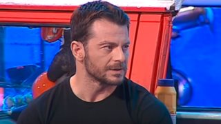 Γιώργος Αγγελόπουλος: Κατάλληλο μόνο για ενηλίκους! Μιλάει για σεξ σε δημόσιο χώρο &amp; ερωτικές σκηνές