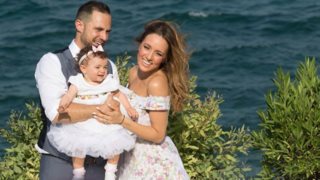 Καλομοίρα: Η αναμνηστική οικογενειακή φωτογραφία &amp; το πρώτο της μήνυμα μετά τη βάφτιση της κόρης της