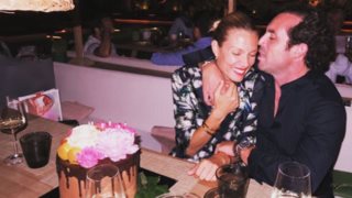 Βίκυ Καγιά: Το πάρτι για τα γενέθλια της &amp; η τρυφερή αγκαλιά από τον Ηλία Κρασσά