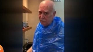 Γιώργος Παπαδάκης: Κουρεύτηκε μόνος στο σπίτι! Δείτε το βίντεο