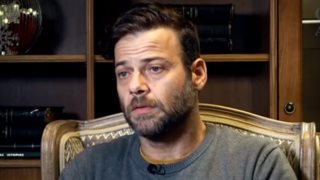 Ορέστης Τζιόβας: &quot;Οι γονείς μου άκουσαν για τη σεξουαλικότητά μου από την τηλεόραση&quot;