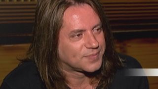 Δημήτρης Κοργιαλάς: Μιλάει για τη Φωτεινή Ψυχίδου και τη ζωή με τον νεογέννητο γιο τους: «Πάω κάθε μέρα στην Καλαμάτα μόνο για να τους δω»