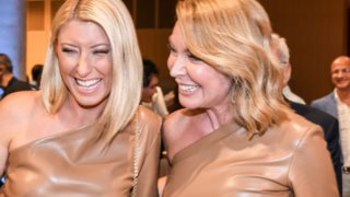 Σία Κοσιώνη | Τατιάνα Στεφανίδου 
: Φόρεσαν το ίδιο φόρεμα στην παρουσίαση προγράμματος του ΣΚΑΪ