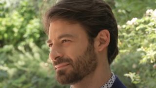 Θάνος Λέκκας: &quot;Το gay φιλί είναι αστείο να το συζητάμε - Κανέναν δεν αφορά επί της ουσίας τι κάνει ο άλλος στο κρεβάτι του. Αν δεν είναι ο ίδιος, δεν μπορώ να αντιληφθώ πως μπορεί να αφορά κάποιον&quot;