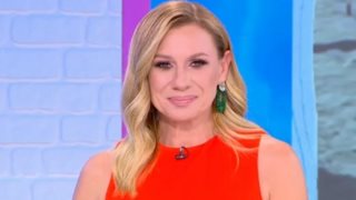 Η Κατερίνα Καραβάτου αποχαιρέτησε τη Μαρία Αντωνά - "Δεν μου αρέσει πολύ αυτό"