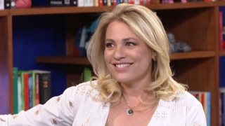 Μαριάννα Τουμασάτου: &quot;Είμαστε σαν να έχουμε πάρει μια ουσία... Να την πάρουμε όμως όλοι μαζί για να μπορούμε να συνεννοούμαστε. &#39;Οποια ουσία κι αν είναι αυτή!&quot;