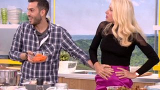 Ελένη Μενεγάκη: Η «φουσκωμένη κοιλίτσα» &amp; η αντίδραση του Γιώργου Τσούλη on air