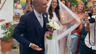 Κωνσταντίνος Μπογδάνος: Παντρεύτηκε την Ελένη Καρβέλα! Δείτε φωτογραφίες
