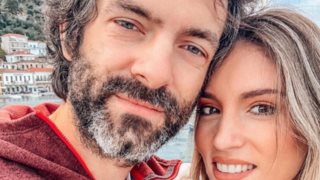 Αθηνά Οικονομάκου
: O σύζυγός της κουρεύτηκε &amp; εκείνη σχολιάζει το νέο του look!