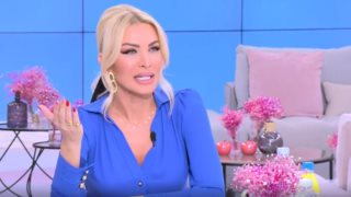 Κατερίνα Καινούργιου: "Ο Σαμπάνης με βλέπει και γυρνάει το κεφάλι του"