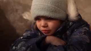 Πόλεμος στην Ουκρανία - Βίντεο "γροθιά στο στομάχι": "Δεν θέλω να πεθάνω", λέει ένα παιδάκι κλαίγοντας