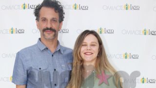 Γεωργία Αβασκαντήρα : Η έξοδος από το μαιευτήριο! Με τον γιο τους &amp; τον Γιώργο Χρανιώτη στο πλευρό της