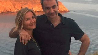 Κυριάκος Μητσοτάκης: Η οικογενειακή χριστουγεννιάτικη φωτογραφία με τα παιδιά του